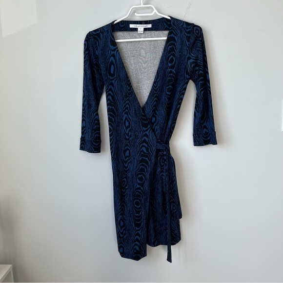 Diane Von Furstenberg Julian Two Mini 100% Silk Jersey Wrap Dress Size 2 - Picture 3 of 13